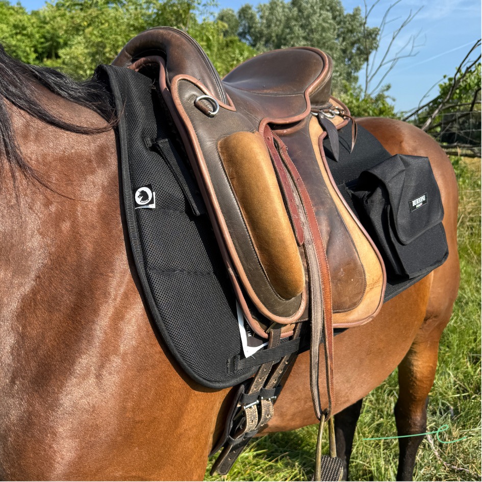 Burioni túra nyeregalátét, oldalzsebbel - Image 6